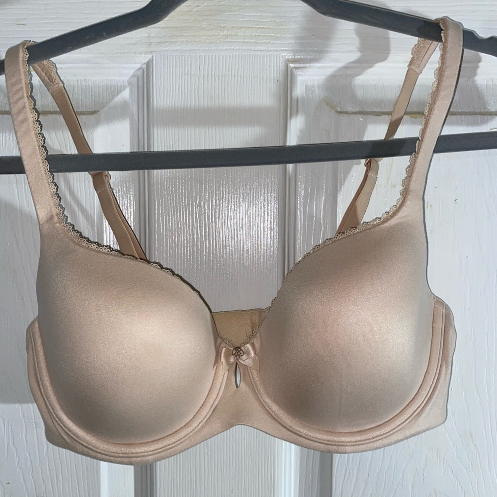Victoria’s Secret body by Victoria lined demi bra